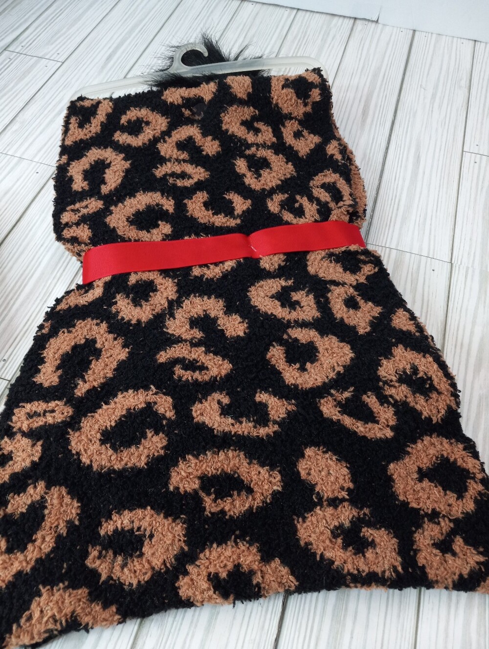 Time and Tru Cozy Cheetah Animal Print Fuzzy Pom Pom Beanie & Matching Scarf Set - Picture 2 of 5